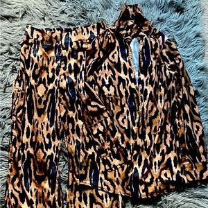 Long collard shirt with clasp . Pants Are wide legged